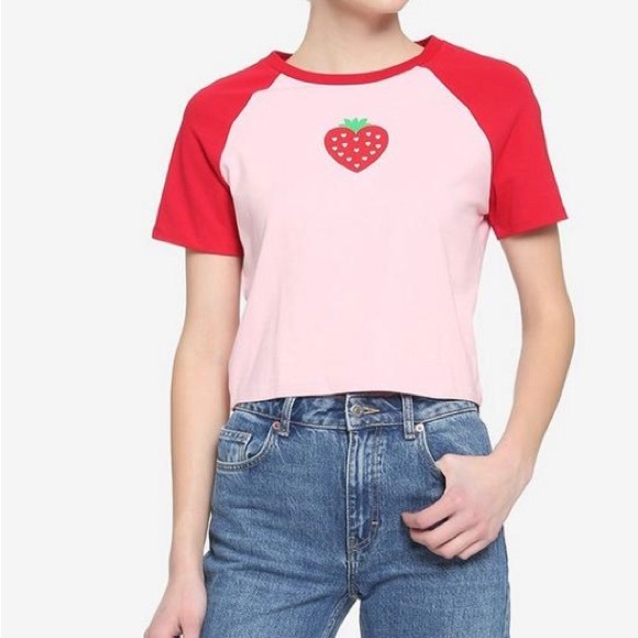 Red & Pink Strawberry Raglan Crop T-Shirt Juniors M - Picture 2 of 3